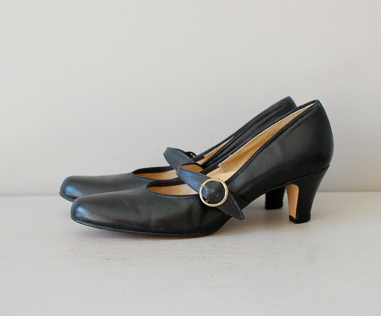mary janes / 60s shoes / 1960s Mary Jane heels