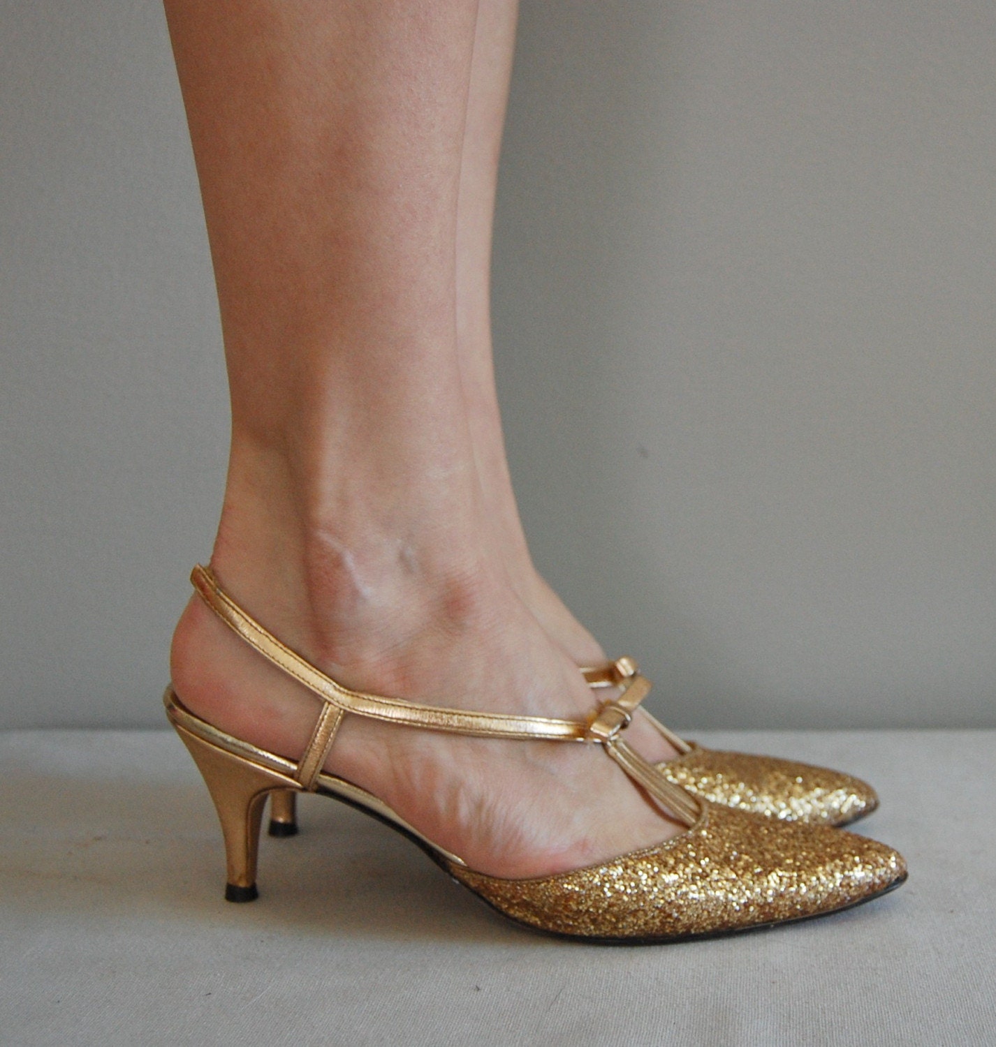 vintage 1960s GOLDEN BOW Kitten Heels