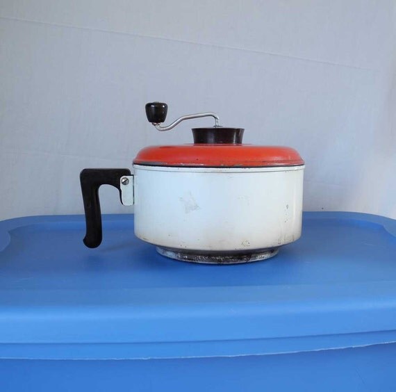 Vintage popcorn popper 1930s 1940s stovetop hand by Savanteer