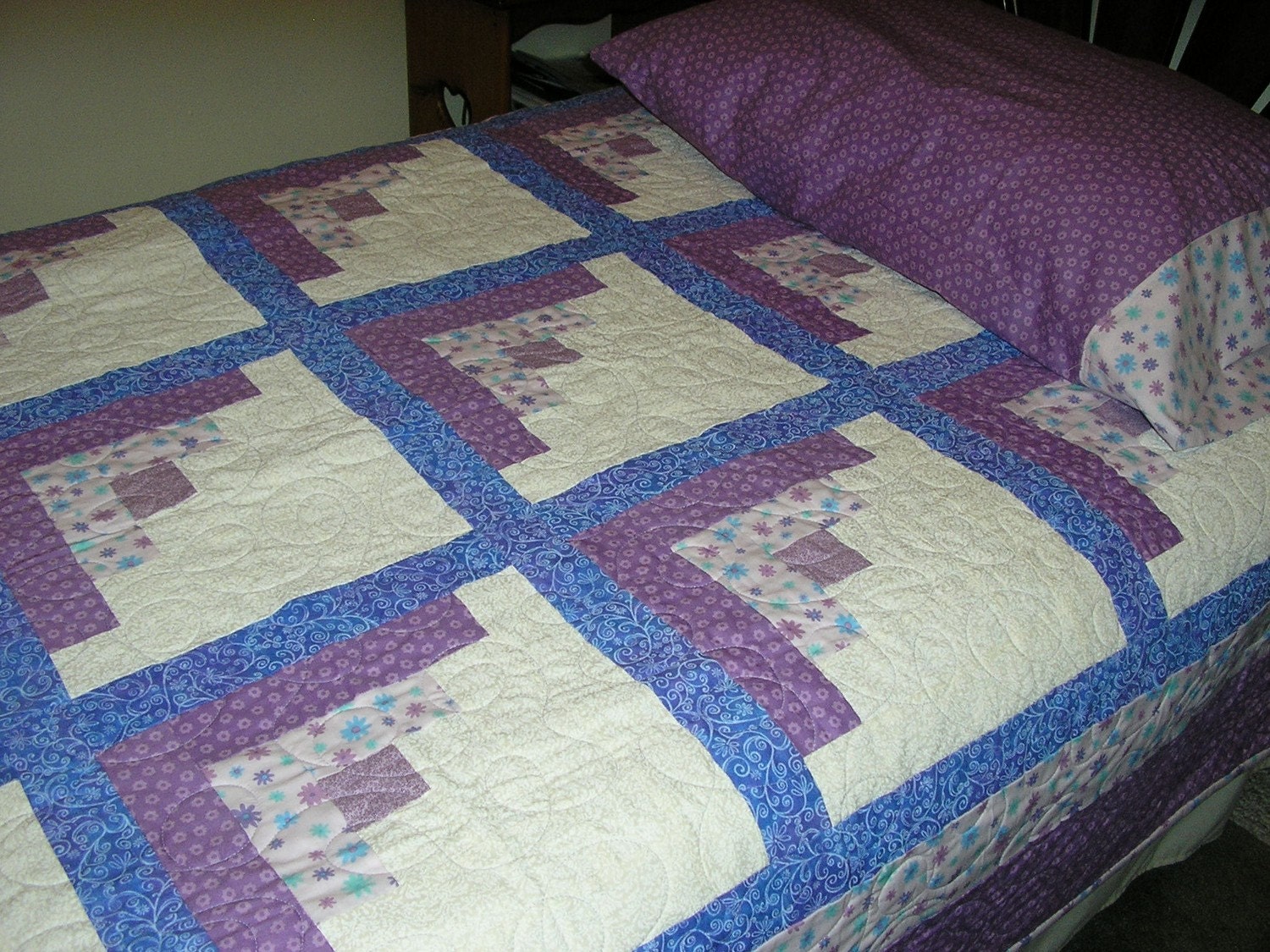 twin-bed-quilt-log-cabin-pattern-in-lavender-and-periwinkle