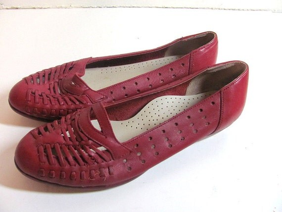 Sweet Vintage Red Leather Womens Shoes by dirtybirdiesvintage