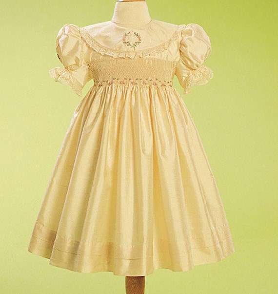 SMOCKED DRESS PATTERN / ToddlerChild Sizes 5 to 6X / Vogue