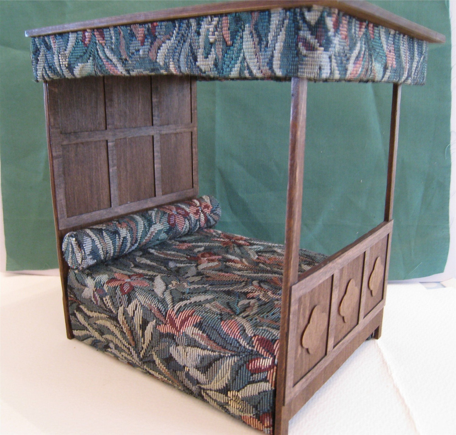 dollhouse miniature canopy bed