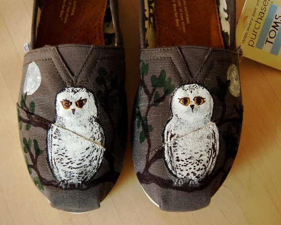 sale moody owl toms women s size 7 5 ready to ship sale moody owl toms women s size 7 5 ready to ship