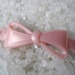 vitnage barrette, Plastic soft pink ribbon bow