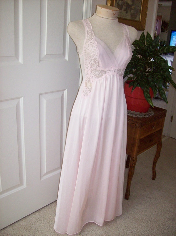 Beautiful Softest Pink Olga Nightgown sz M