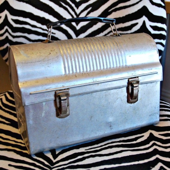 Vintage 60's METAL LUNCH BOX by DianaDwainVintage on Etsy