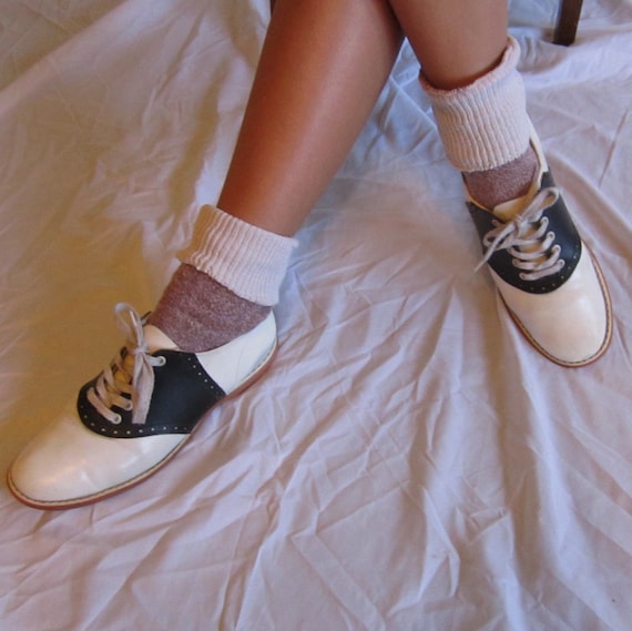 1950s Vintage Black and White Saddle Shoes Sz 8