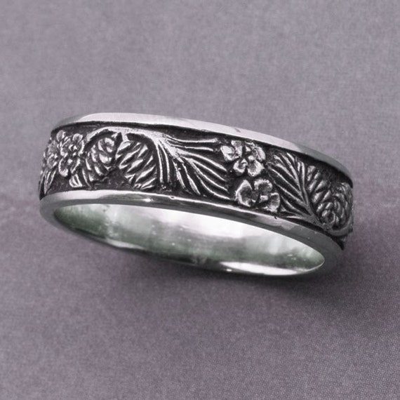 PINE CONE AND FORGET ME NOTS Wedding band in sterling silver