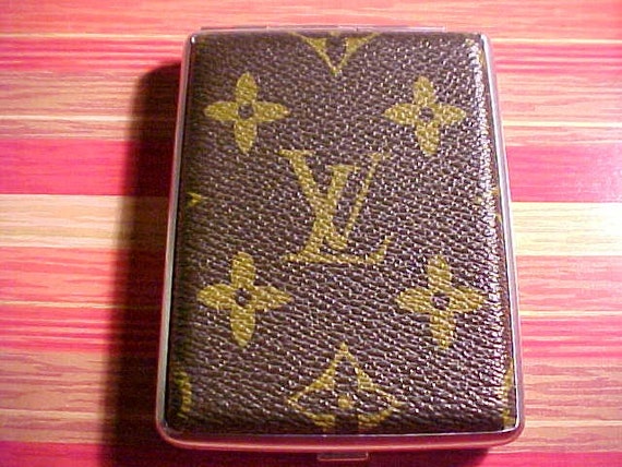 Louis Vuitton Brown Monogram Cigarette Case Cloth ref.968679 - Joli Closet