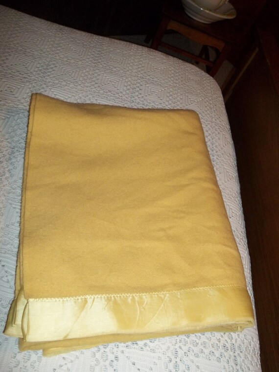 Beautiful Vintage St Marys yellow wool blanket