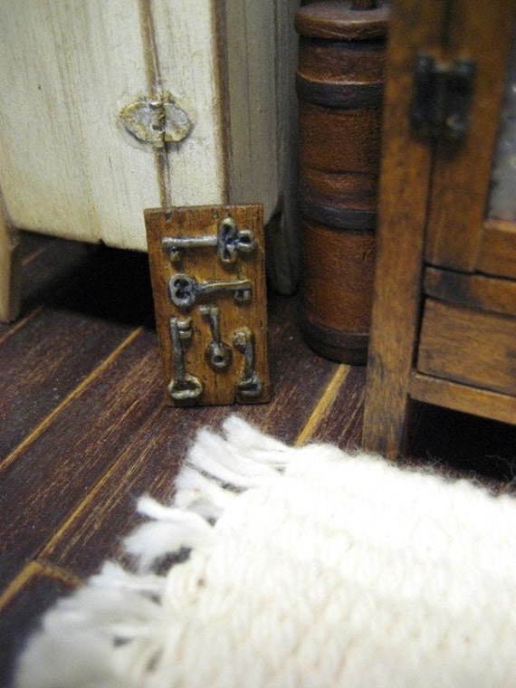 Antique SKELETON KEYS Display Miniature Plaque