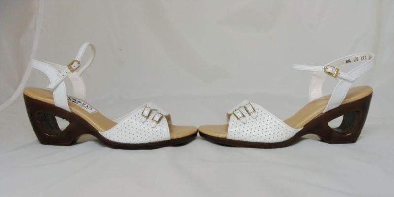 yoyo sandals