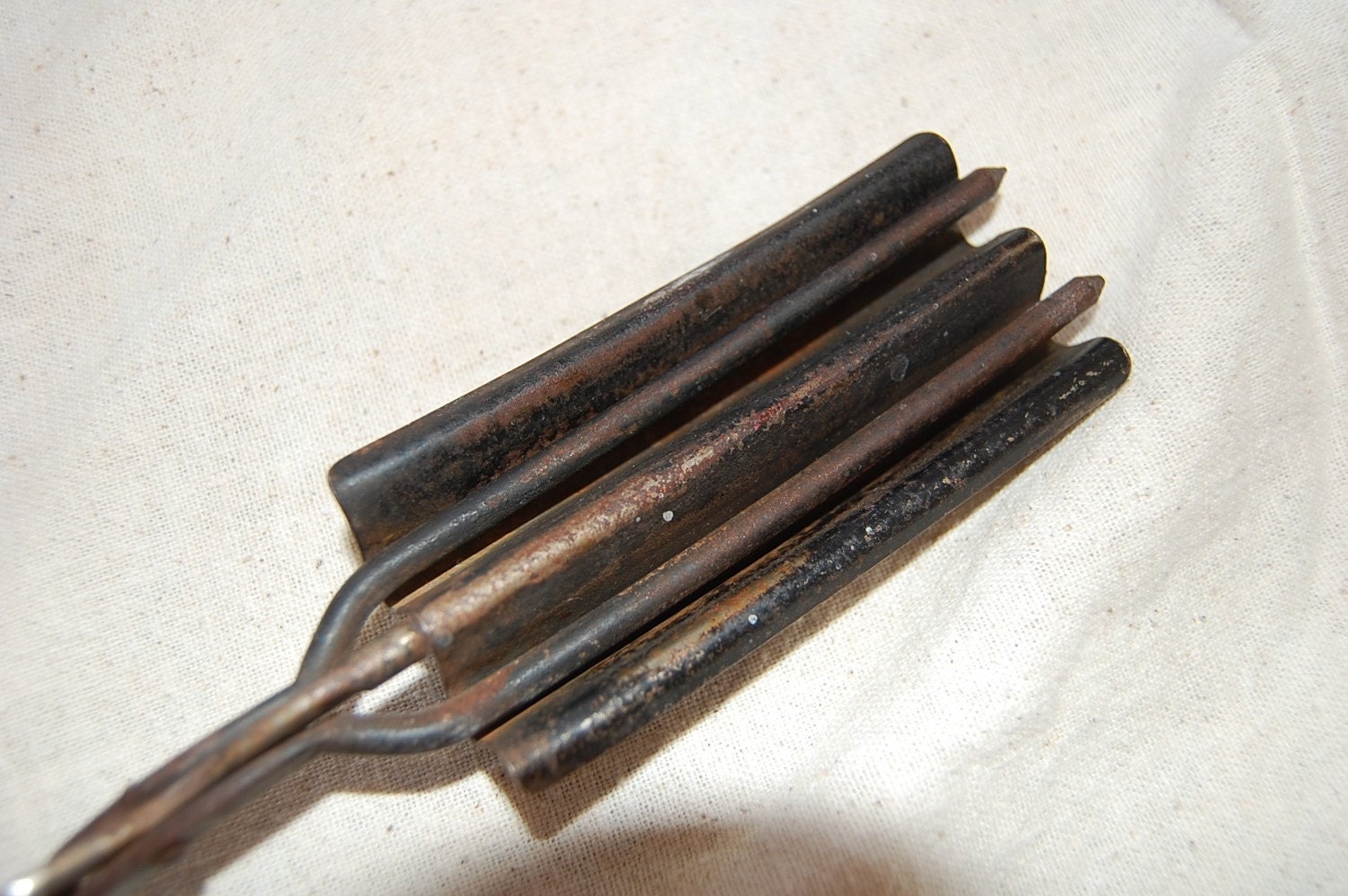 Antique hair crimping tool