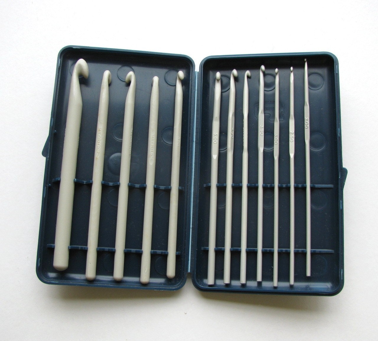 Crochet Hook Set Vintage Set of 12