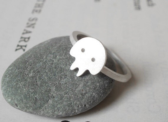 skull ring in sterling silver, handmade in UK