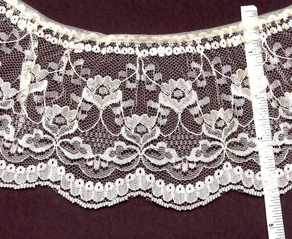 one trimming lace a gathers of Cream trim yds lace 4 wide 15 gathered inch