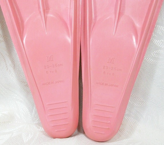 Vintage PINK Snorkeling Scuba Fins Flippers Medium