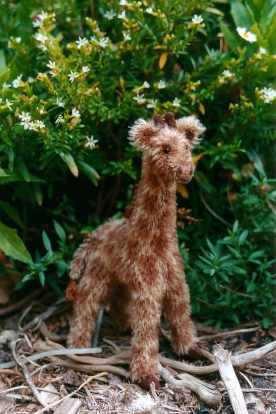 TWIGGA a miniature giraffe pattern PDF