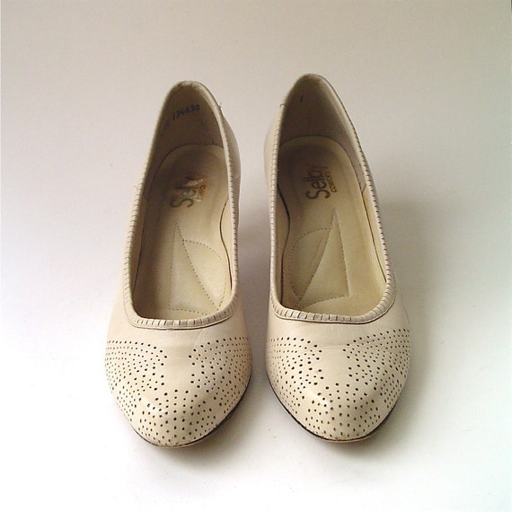 vintage Perforated Ivory Leather Pumps / Selby Comforts
