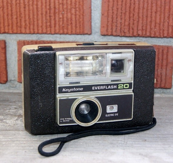 VINTAGE KEYSTONE EVERFLASH 20 CAMERA