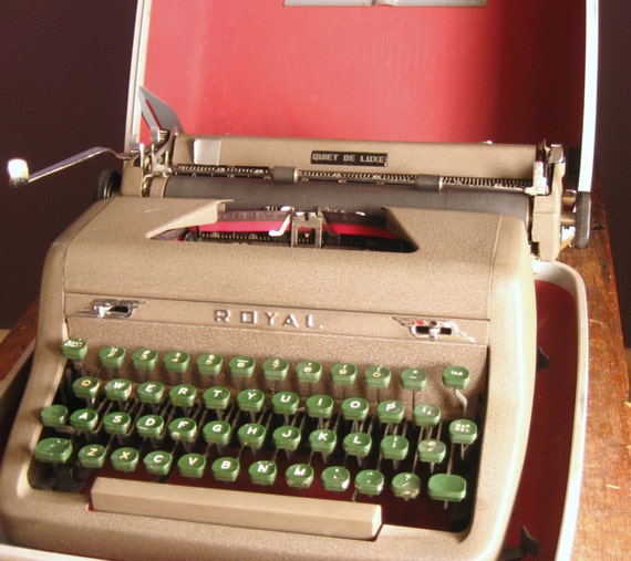 Vintage 1952 Royal Quiet De Luxe Portable Typewriter