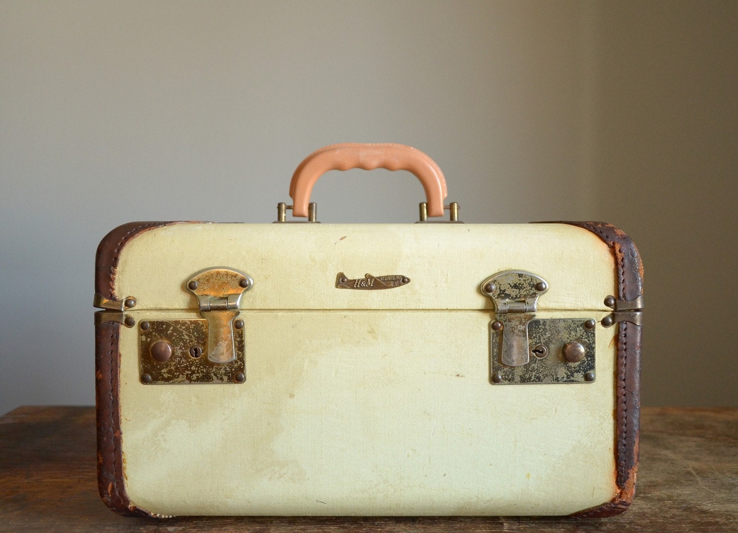 Vintage 1940s Herkert & Meisel Train Case .. Cream White with