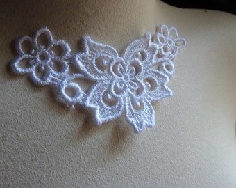 Small White Venice Lace Applique for Bridal, Jewelry Supply, Costume Design SWA 458