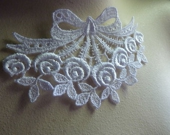 SALE 2 WHITE Lace Appliques in Venise Lace for Bridal, Jewelry Supply, Lolita, Costume Design SWA 460