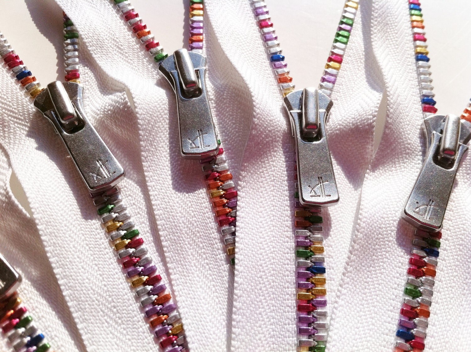 YKK Excella Rainbow Teeth Zippers 7 inch White 1 Zipper