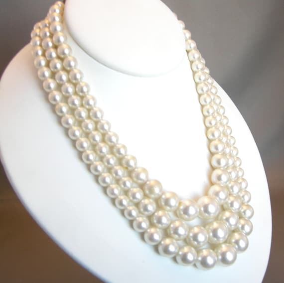 Vintage triple strand faux pearl necklace by tonightinparis