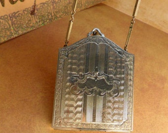 Vintage art deco wrist compact powder and coins with original chain and mirror