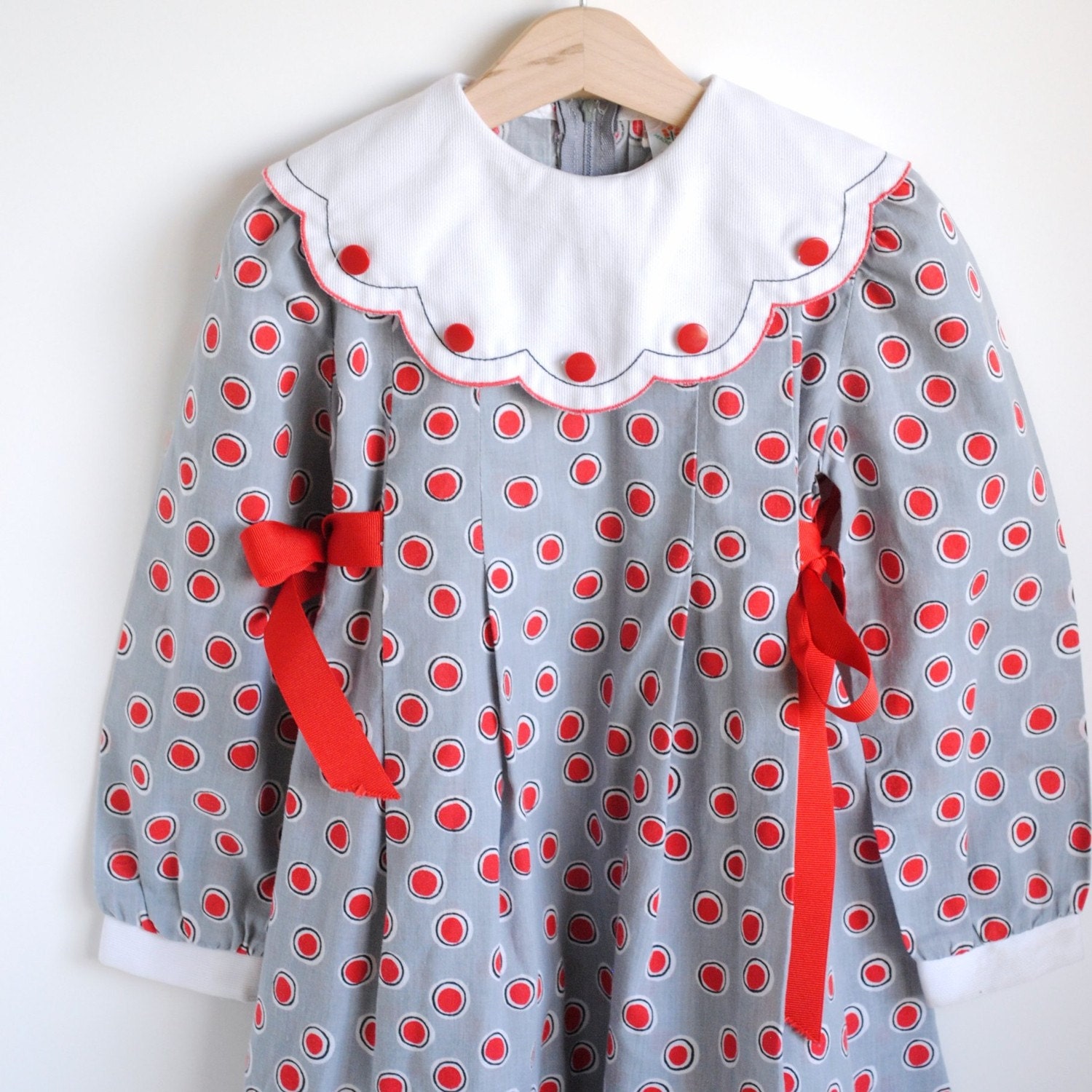 Vintage Childrens SCALLOP Collar Dress size 6