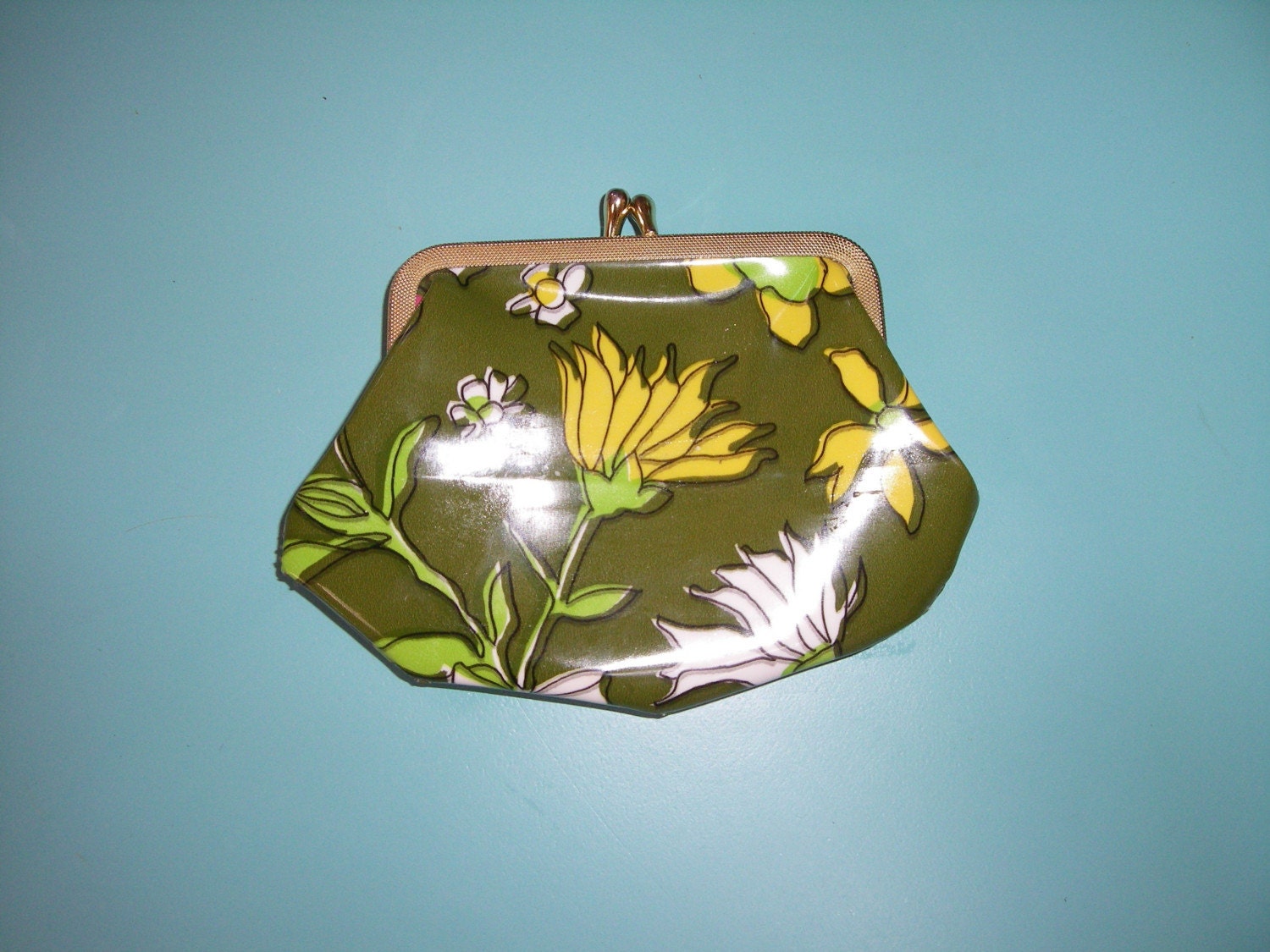 Vintage Plastic Coin Purse by Ameliaroseretro on Etsy