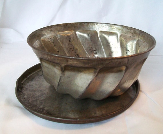 Vintage Pudding Mold Antique Bowl Metal with Cover Lid Vintage