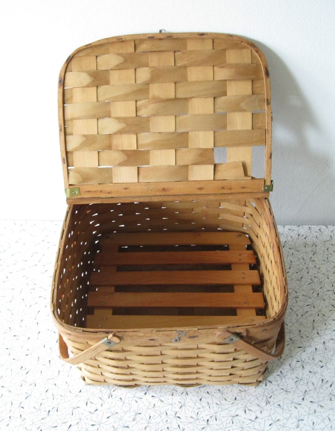 vintage wooden pie picnic basket