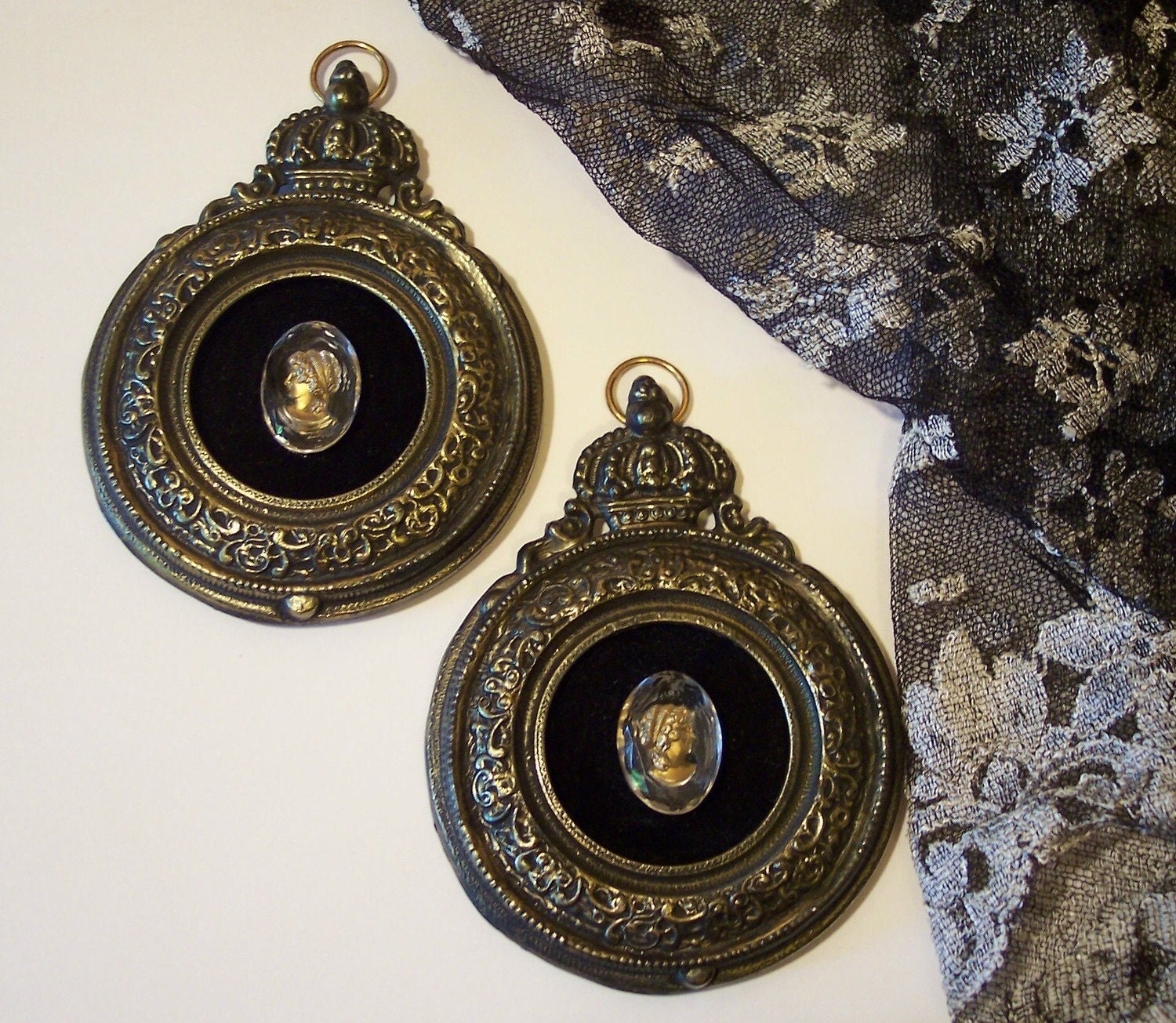 Cameo Wall Plaques Set of 2