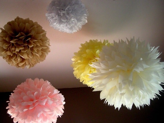 Tea Party ... 5 tissue paper poms // wedding ceremony // birthday // anniversary // party decorations Il_570xn