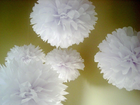 OPTIC WHITE ... 5 tissue paper poms // weddings // birthdays // party decorations // classroom // budget wedding // gender reveal Il_570xn