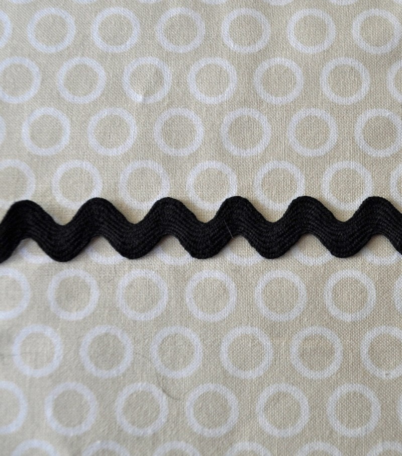 Black Ric Rac trim 1/2 half inch wide 13 mm 5 yards
