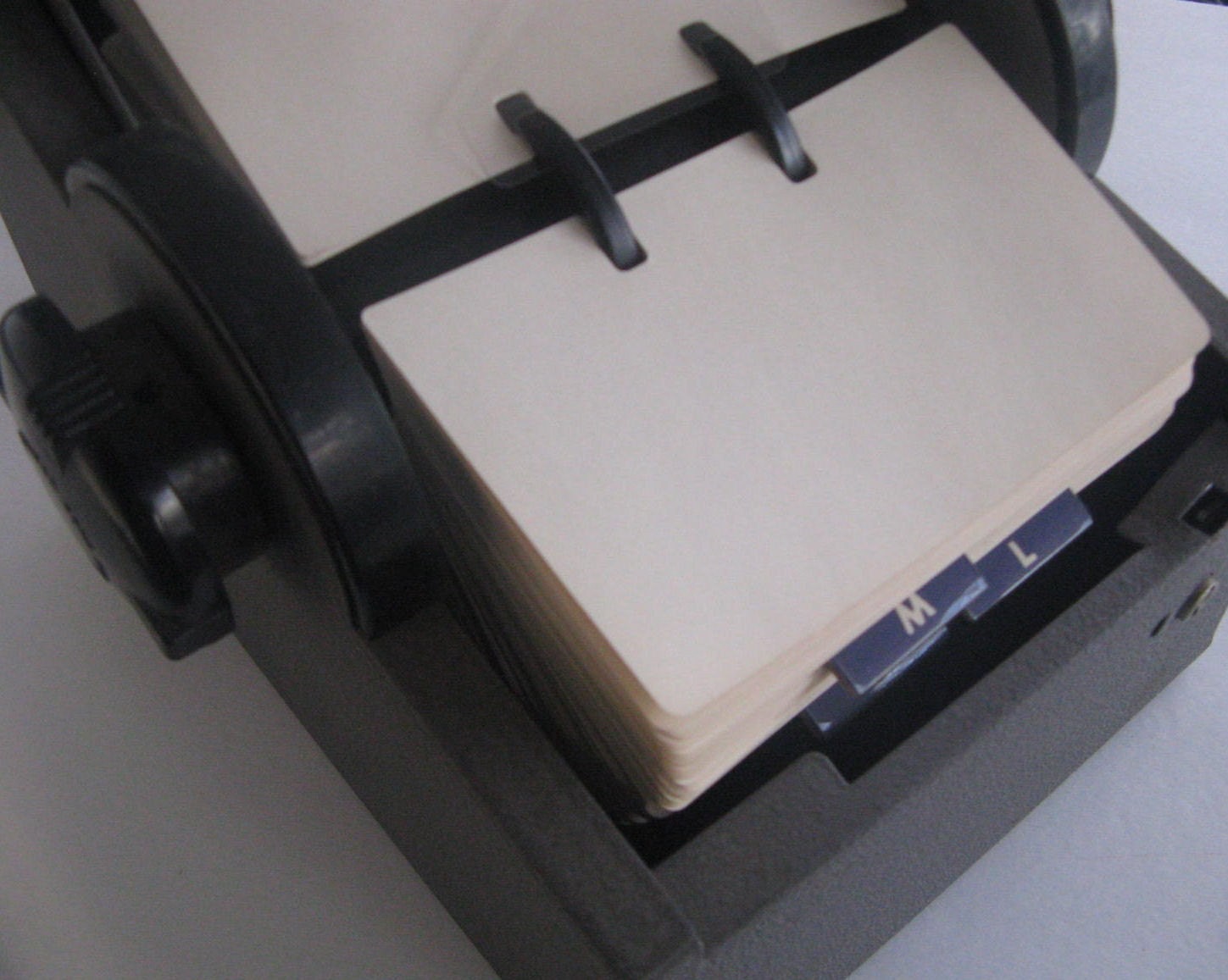 VINTAGE rolodex COMPLETE AND FUNCTIONING WITH CARDS model no.