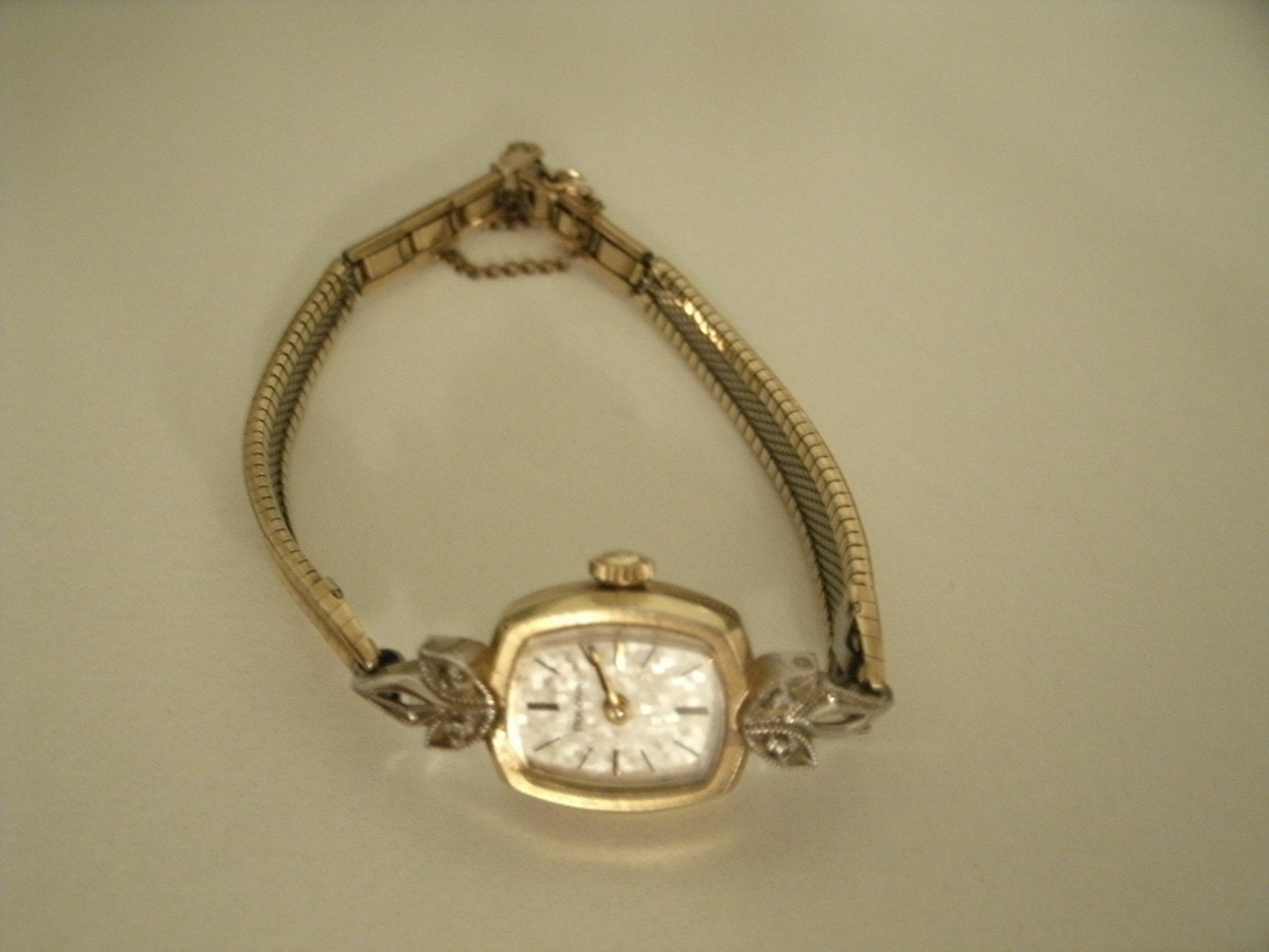 BEAUTIFUL VINTAGE WOMEN'S BULOVA N8 WATCH WITH DUCHESS