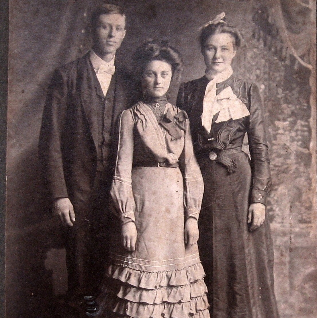 edwardian family essay This essay will examine the victorian social institutions of marriage, motherhood, law, prostitution, and conventional sexual values. edwardian family essay This essay will examine the victorian social institutions of marriage, motherhood, law, prostitution, and conventional sexual values.