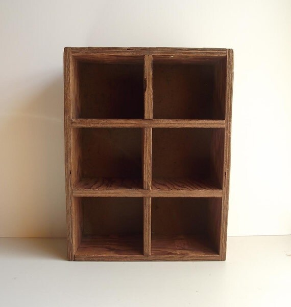Display Shelf / Rustic Vintage 70s Utility Box / Storage