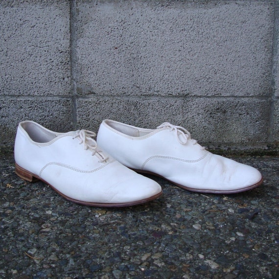 Vintage 1970s White Oxford Dress shoes by purevintageclothing