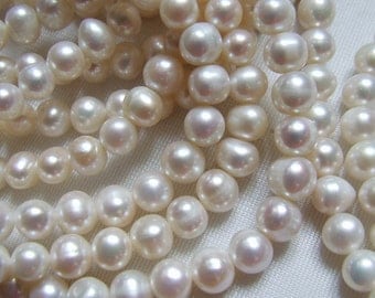 Shop Sale..1 5 10 strands, Freshwater Pearls, White ROUND Pearl, Cultured, 4-5 mm, round off round June .brides bridal rw pearl 45 solo