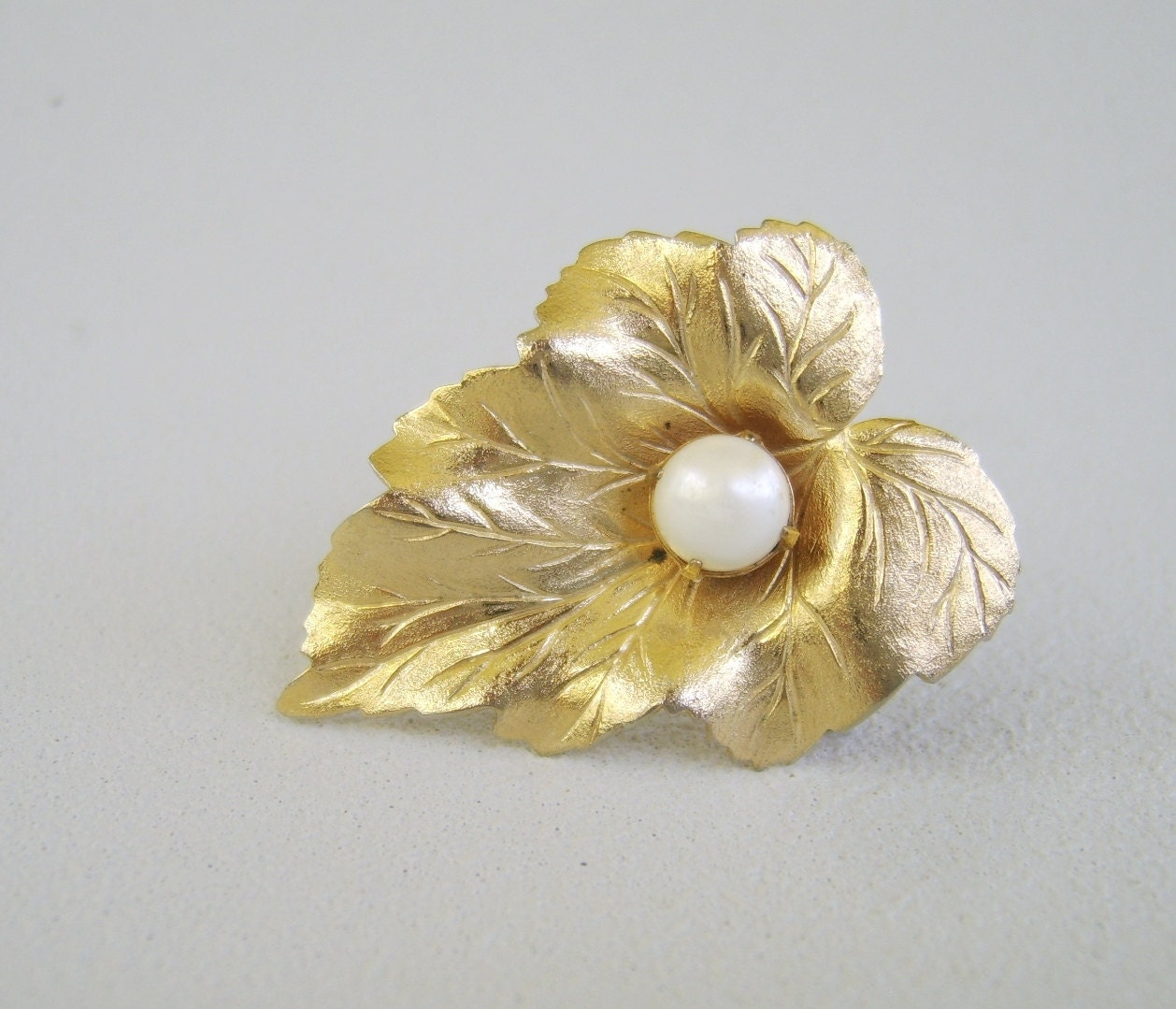 Vintage Sarah Coventry Pearl Leaf Brooch Gold Pin