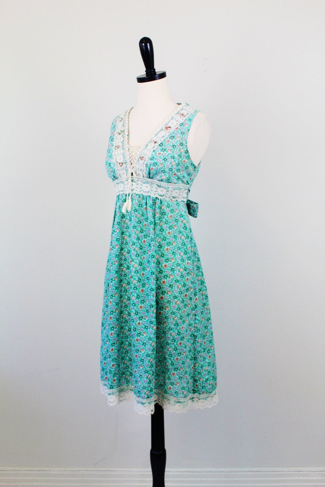 vintage 60s babydoll dress // 1960's Green Floral Dress