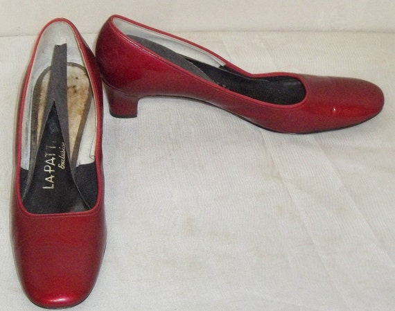 Vintage La Patti Shoes Red Patent Leather Pumps 8 AAA Round Toe