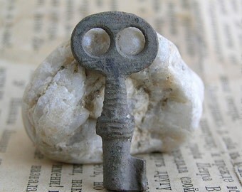 vintage JEWELRY BOX little key... to use in your assemblage mixed media JEWELRY... X 261